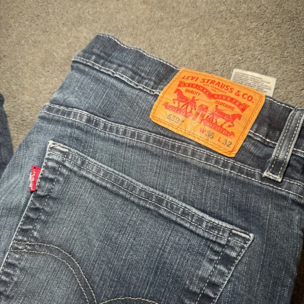 Levis 559 Relaxed Straight Jeans Mens 36x32 Dark Wash Blue Denim Distressed